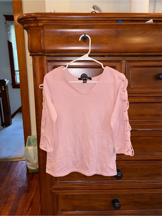 By Design Sweaters - BYdesign Pink Lace-Up Sleeve Knit Top | Medium | V-Neck 3/4 Sleeve